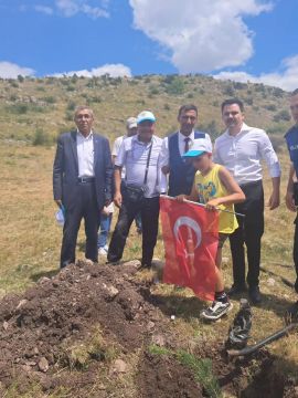 YENİ KAYMAKAMIMIZA VE ORMAN İŞLETMESİ MÜDÜRÜMÜZE ZİYARET GERÇEKLEŞTİRDİK.SAÇAK TA AĞAÇ DİKTİK.